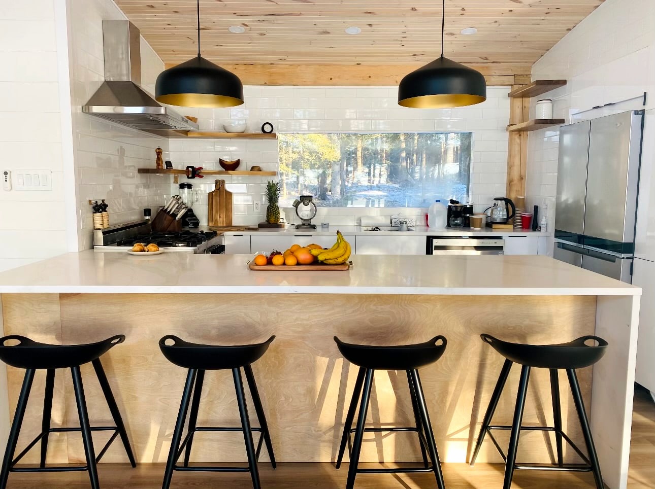 Quartz countertop and integrated backsplash