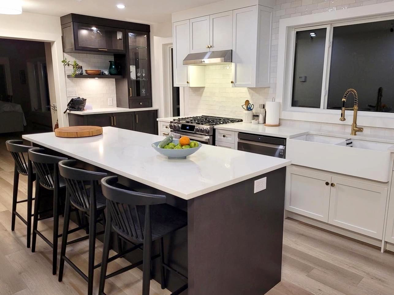 White calacatta-look quartz countertop